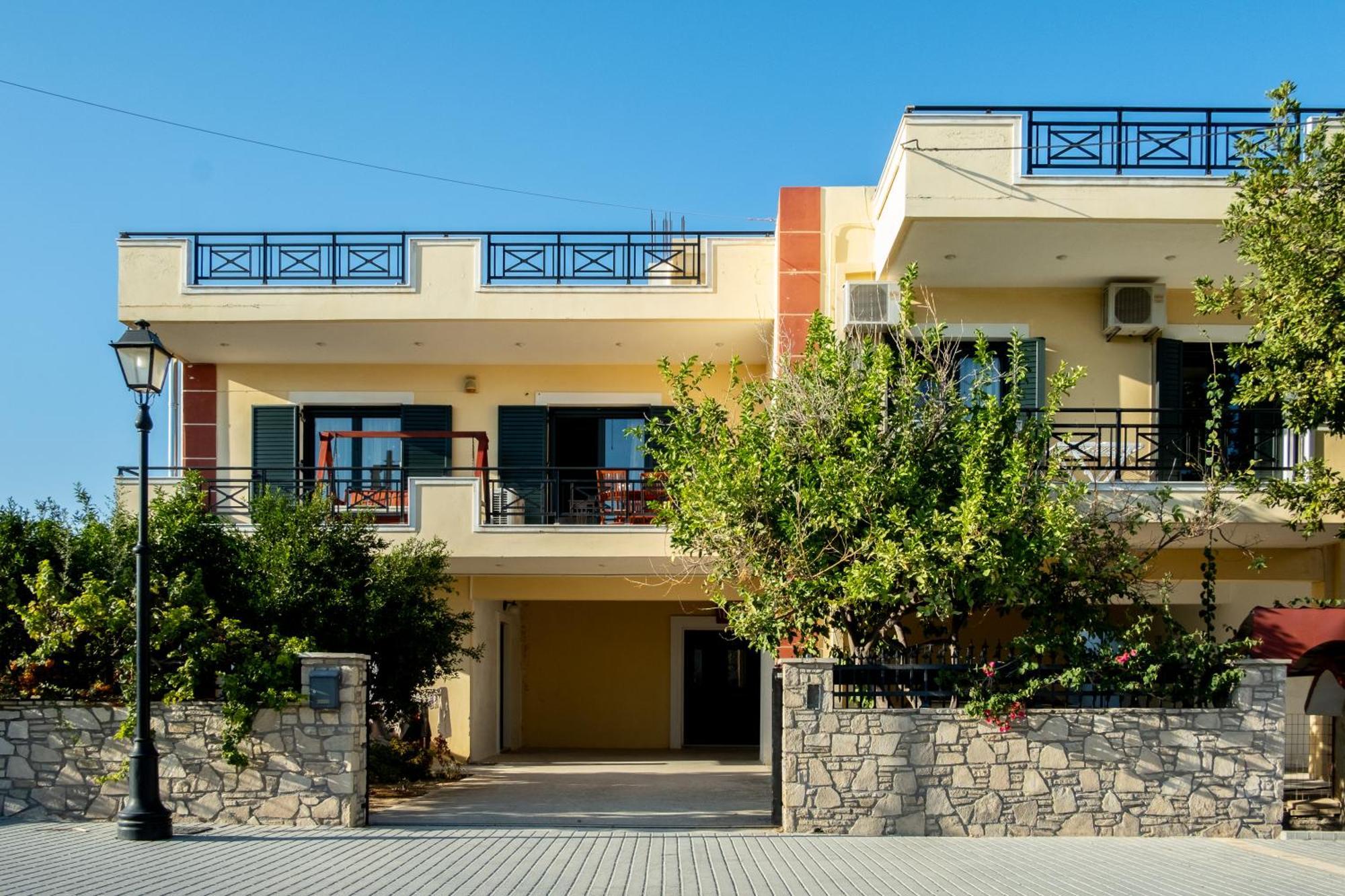 Spacious House In A Quiet Neighbourhood Ierápetra Екстериор снимка